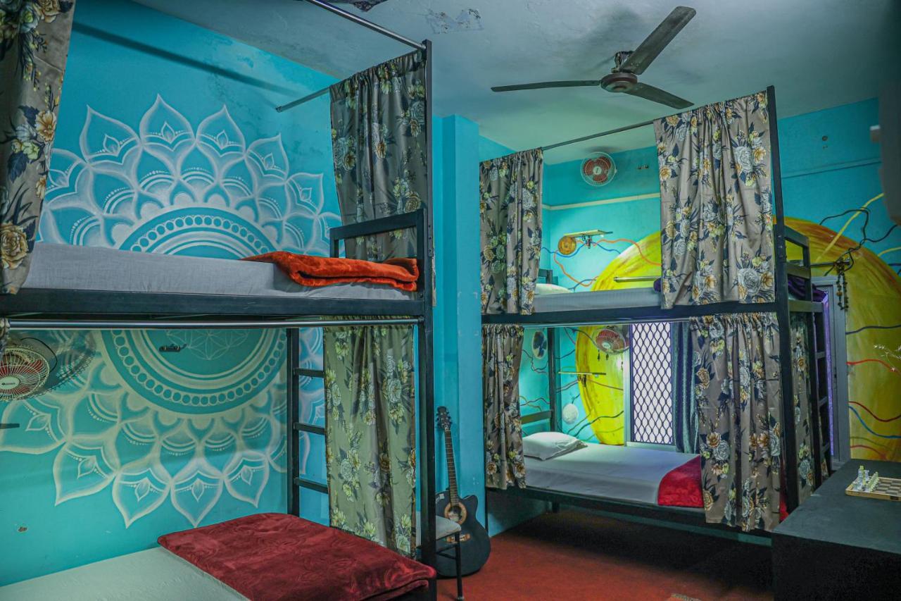 Good Vibes Hostel Varanasi Exteriör bild