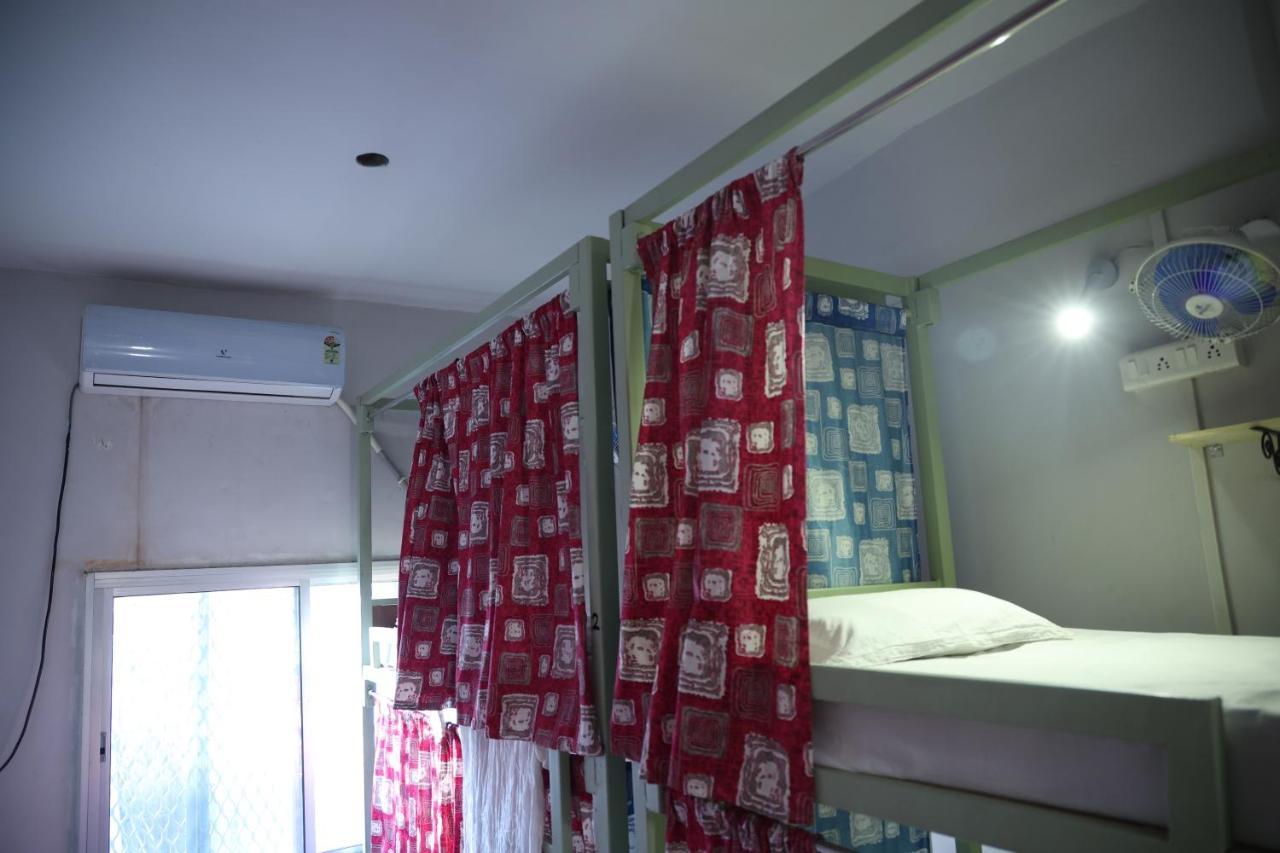Good Vibes Hostel Varanasi Exteriör bild