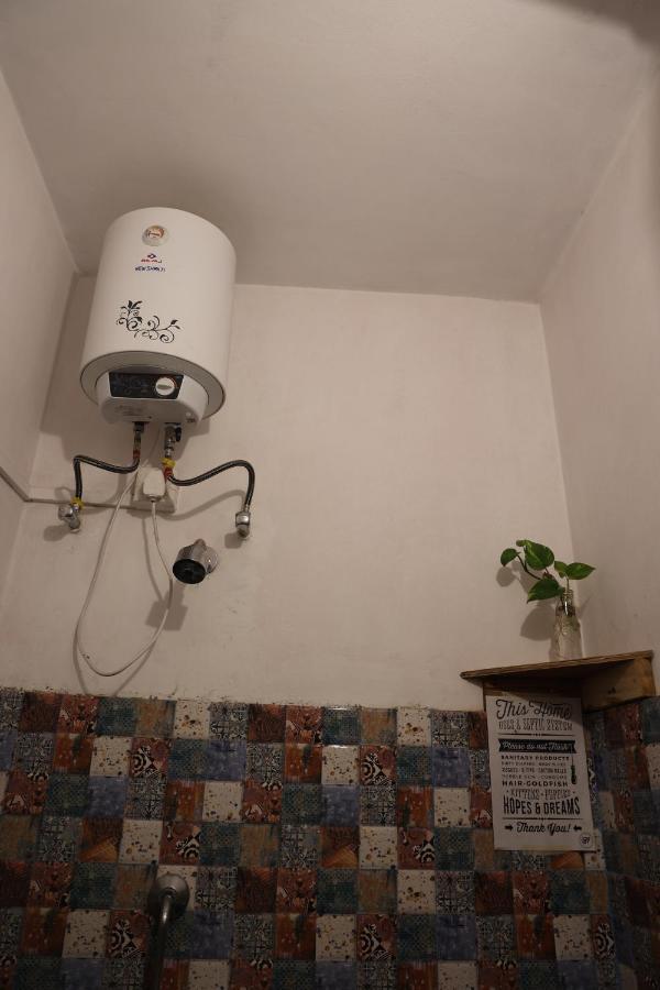 Good Vibes Hostel Varanasi Exteriör bild