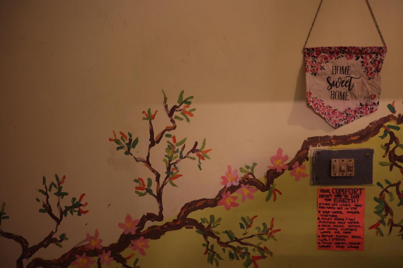 Good Vibes Hostel Varanasi Exteriör bild