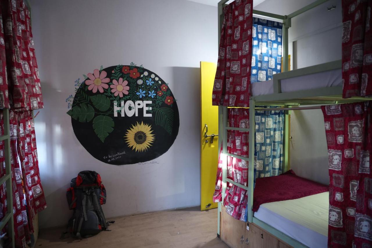 Good Vibes Hostel Varanasi Exteriör bild
