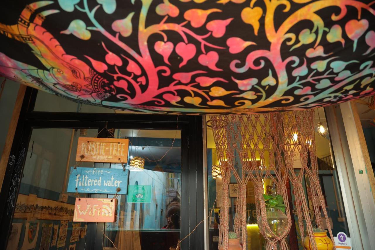 Good Vibes Hostel Varanasi Exteriör bild