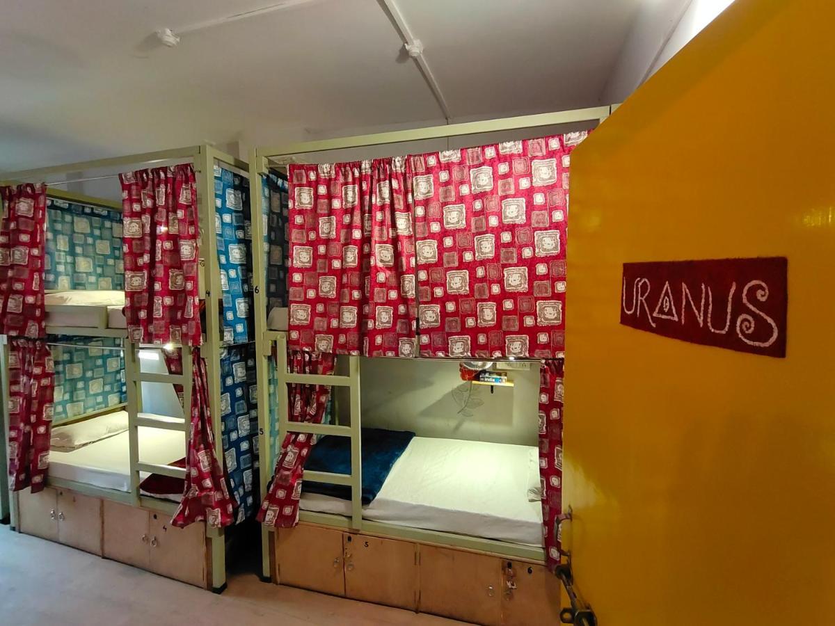 Good Vibes Hostel Varanasi Exteriör bild