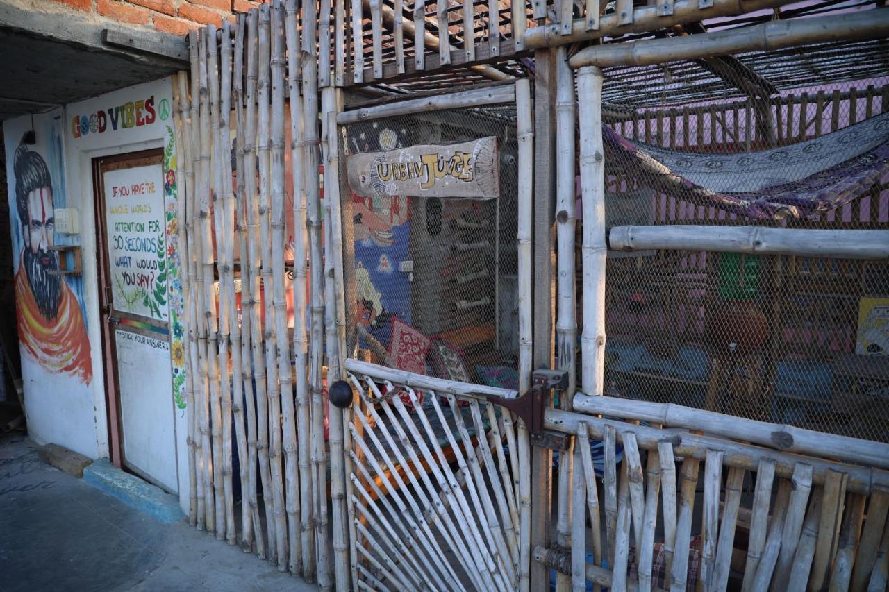 Good Vibes Hostel Varanasi Exteriör bild