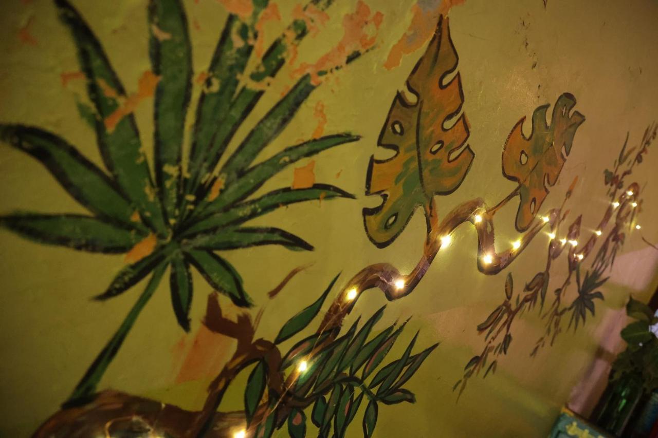 Good Vibes Hostel Varanasi Exteriör bild