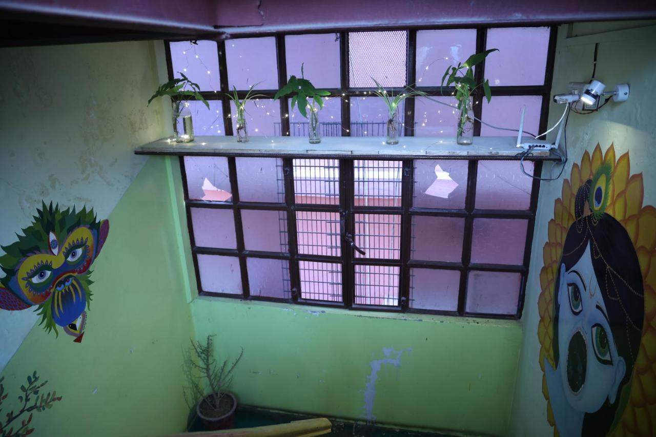 Good Vibes Hostel Varanasi Exteriör bild