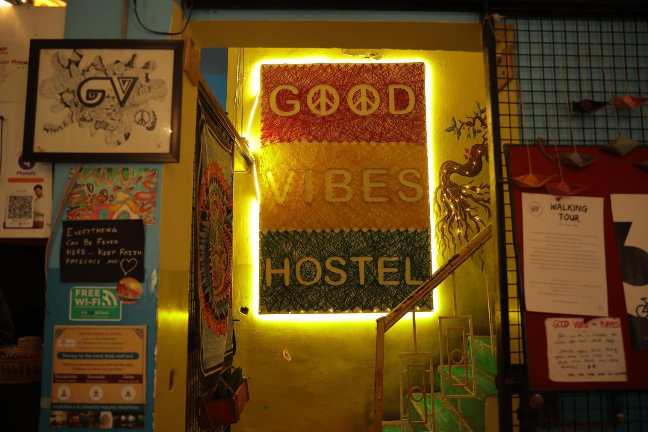 Good Vibes Hostel Varanasi Exteriör bild