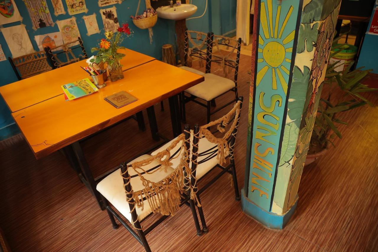 Good Vibes Hostel Varanasi Exteriör bild