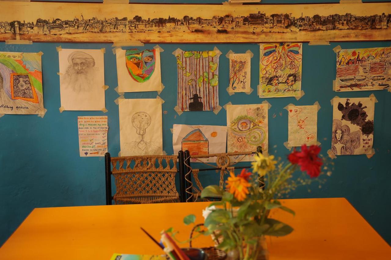 Good Vibes Hostel Varanasi Exteriör bild