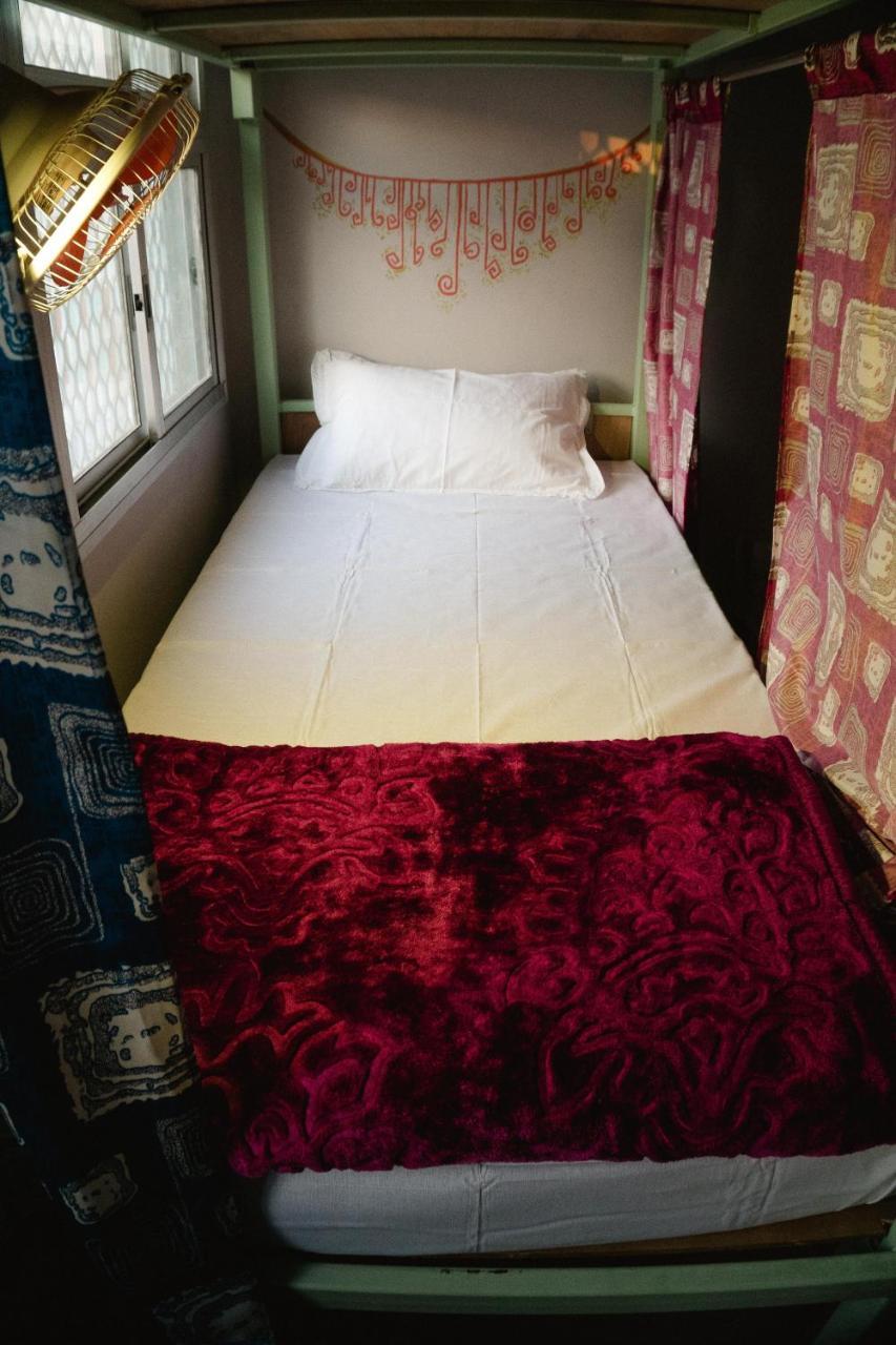 Good Vibes Hostel Varanasi Exteriör bild