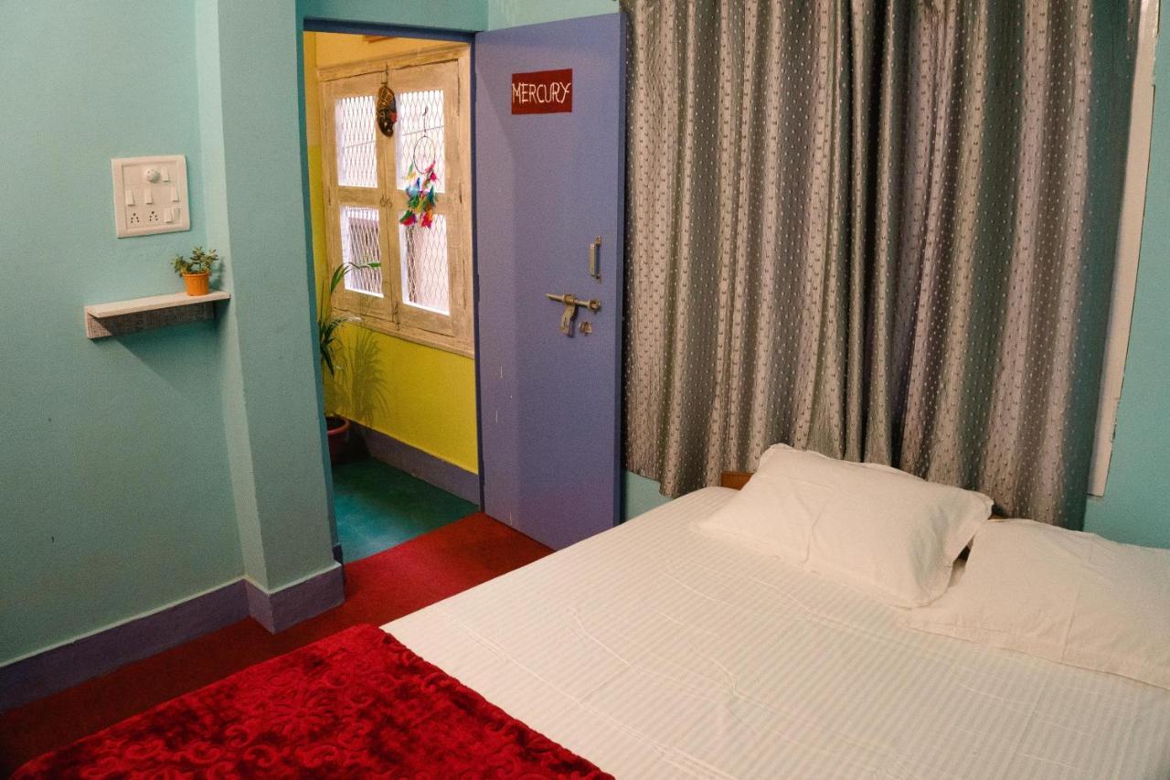 Good Vibes Hostel Varanasi Exteriör bild