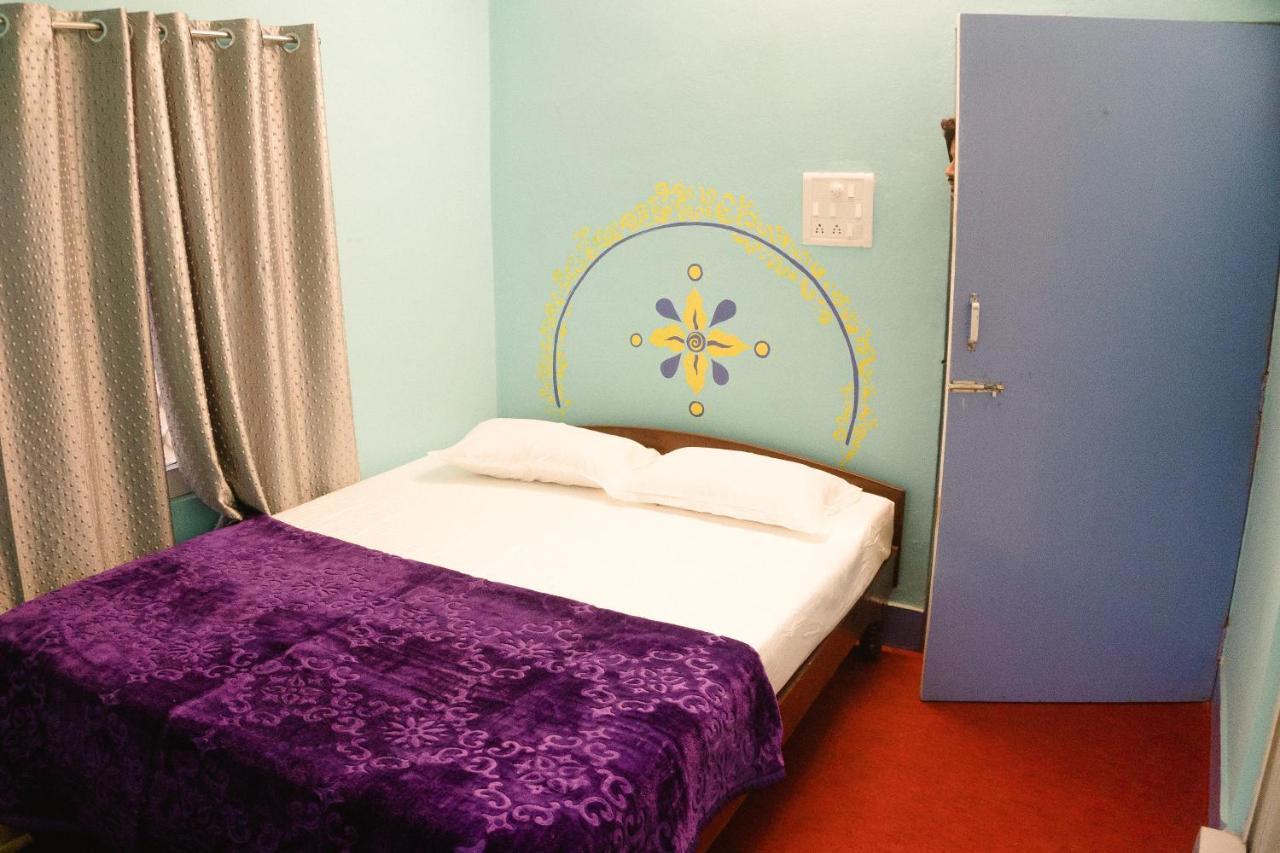 Good Vibes Hostel Varanasi Exteriör bild