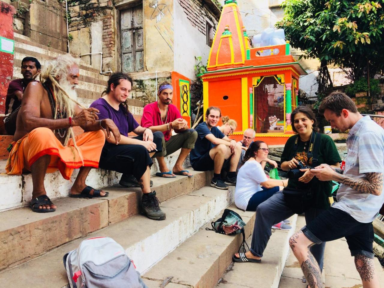 Good Vibes Hostel Varanasi Exteriör bild