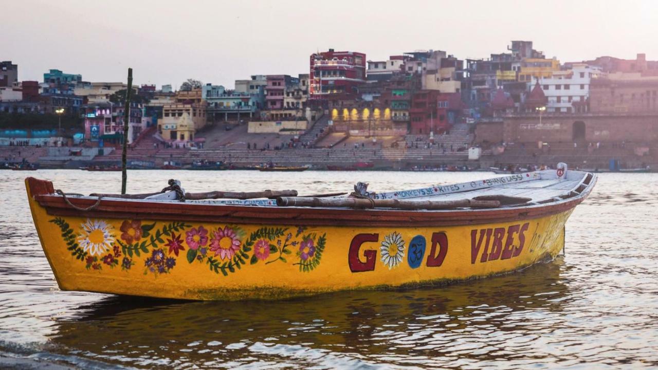 Good Vibes Hostel Varanasi Exteriör bild